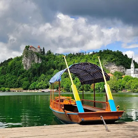 Δωμάτια σε οικογενειακή κατοικία Ana Μπλεντ